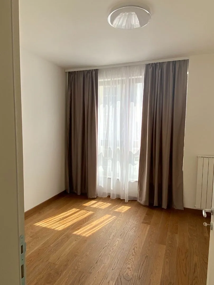 Izdavanje, trosoban stan, 121m², Savski Venac, Beograd