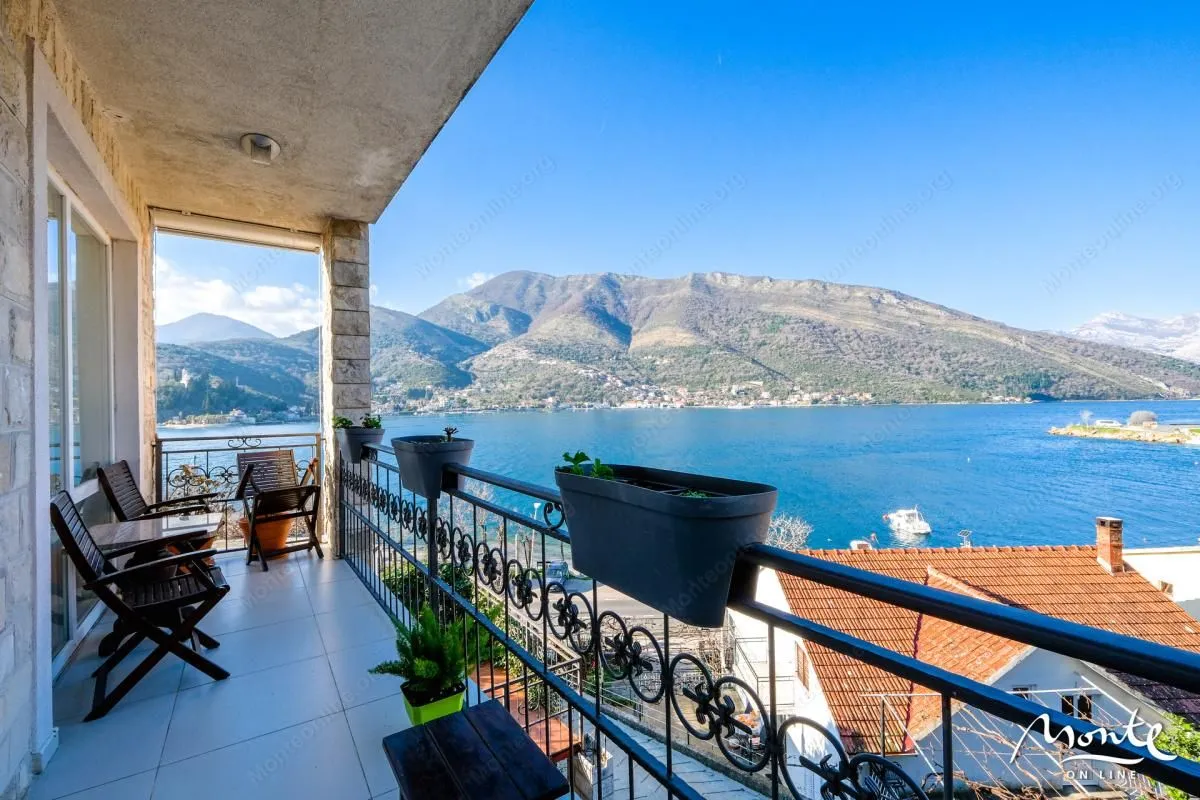 Sale, two bedroom apartment, 174m², Lepetani, Tivat