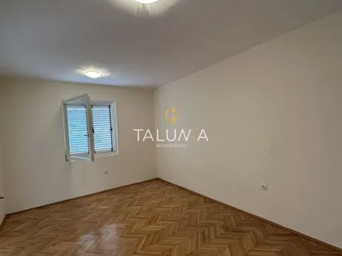 Izdavanje, jednosoban stan, 60m², Tološi, Podgorica - image 4