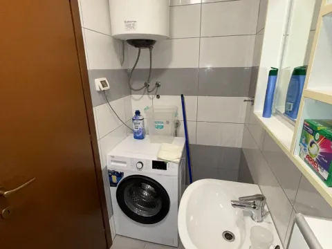 Izdavanje, dvosoban stan, 75m², City Kvart, Podgorica - image 10