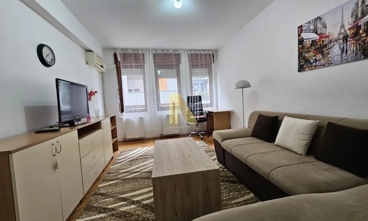Izdavanje, dvosoban stan, 49m², Centar, Novi Sad