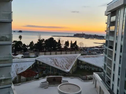 Izdavanje, jednosoban stan, 77m², Centar, Budva - image 5