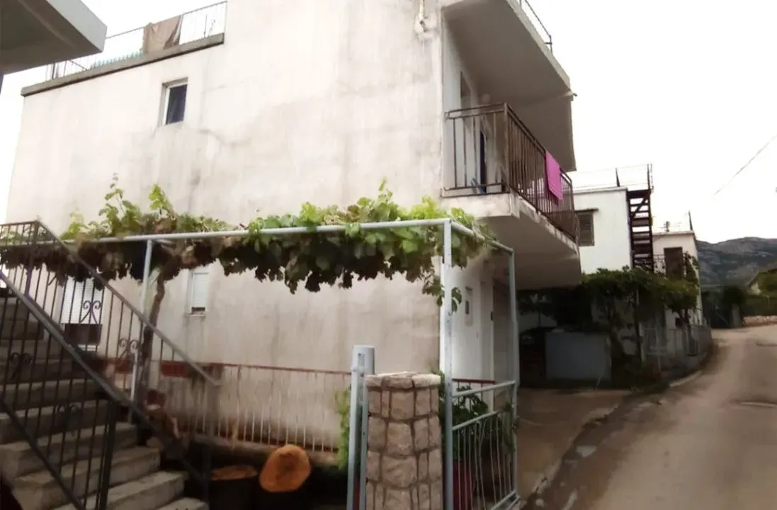 Prodaja, kuća, 111m², Centar, Bar