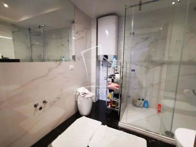 Sale, four bedroom apartment, 135m², Lipov Lad, Zvezdara Sve Podlokacije
