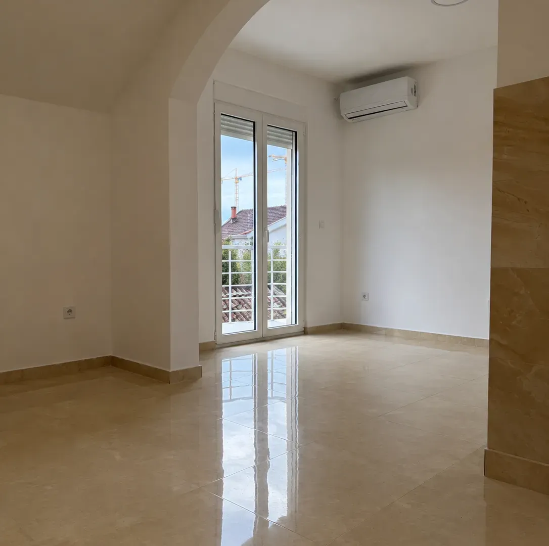 Rent, house, 337m², Stari Aerodrom, Podgorica