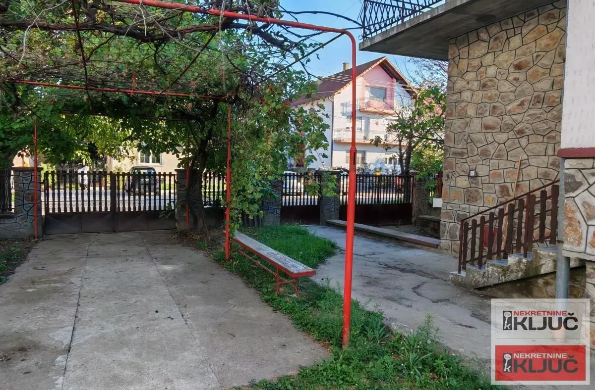 Prodaja, kuća, 163m², Futog, Novi Sad Sve Podlokacije