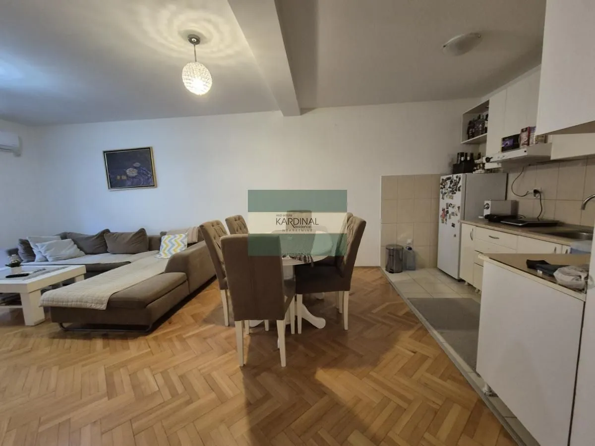 Prodaja, trosoban stan, 79m², Centar, Jagodina