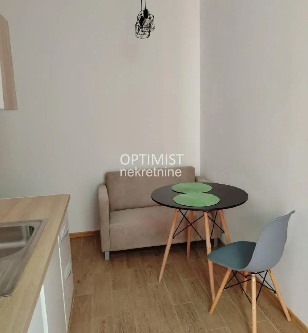Prodaja, trosoban stan, 61m², Skadarlija, Beograd
