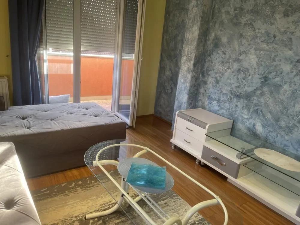 Izdavanje, dvosoban stan, 58m², Altina, Beograd