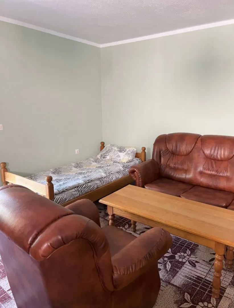 Izdavanje, dvosoban stan, 64m², Plužine, Crna Gora
