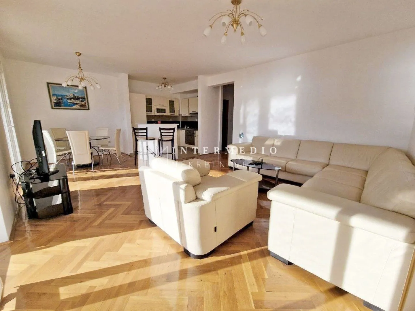 Izdavanje, dvosoban stan, 91m², Topla, Herceg Novi