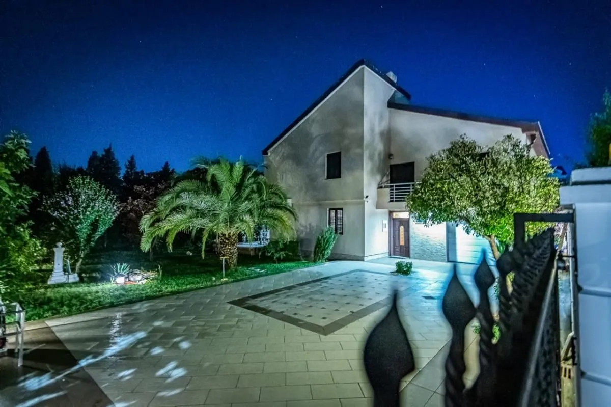 Prodaja, kuća, 280m², Masline, Podgorica