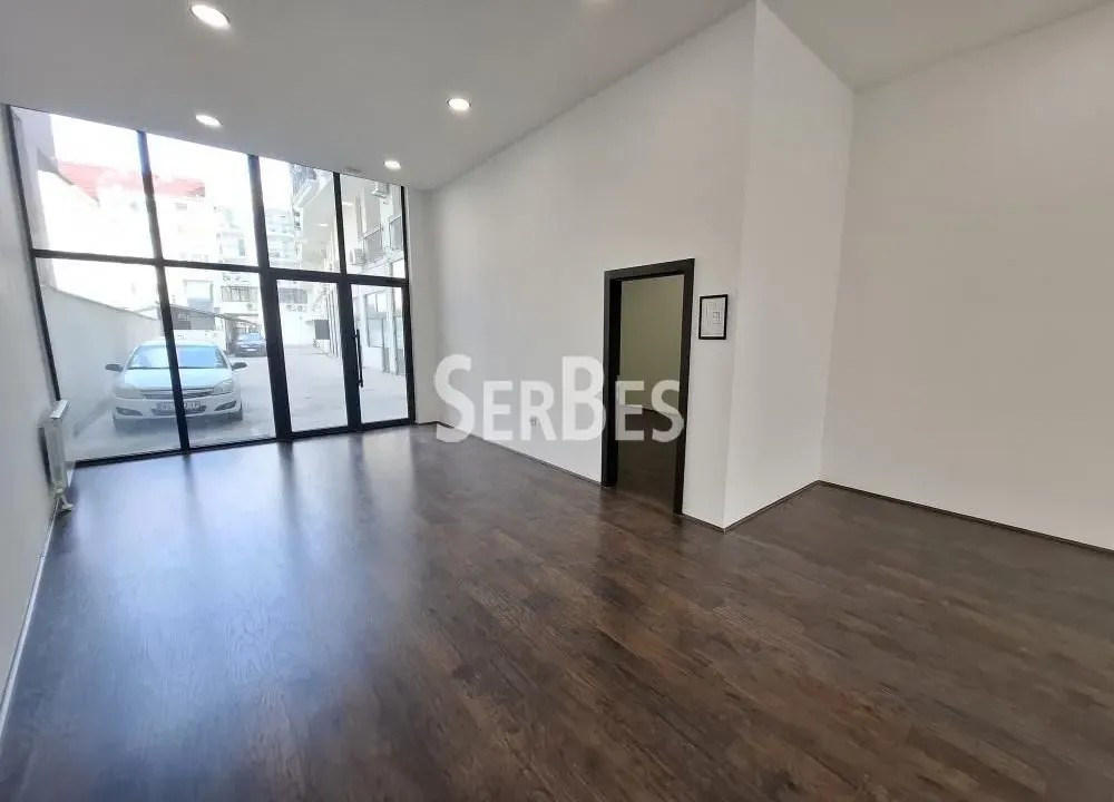 Izdavanje, poslovni prostor, 128m², Centar, Novi Sad