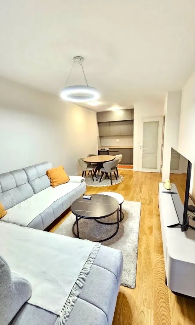 Izdavanje, jednosoban stan, 53m², Central Point, Podgorica