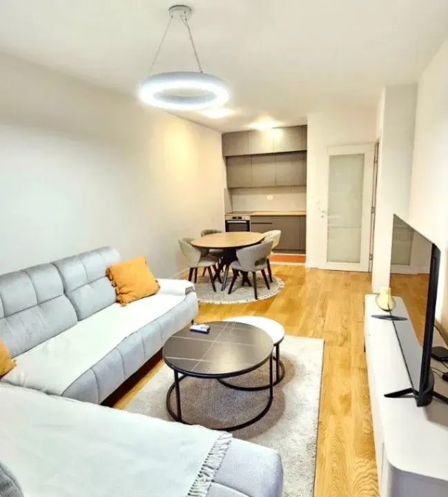 Izdavanje, jednosoban stan, 53m², Central Point, Podgorica