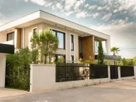 Izdavanje, kuća, 262m², Gornja Gorica, Podgorica - image 2