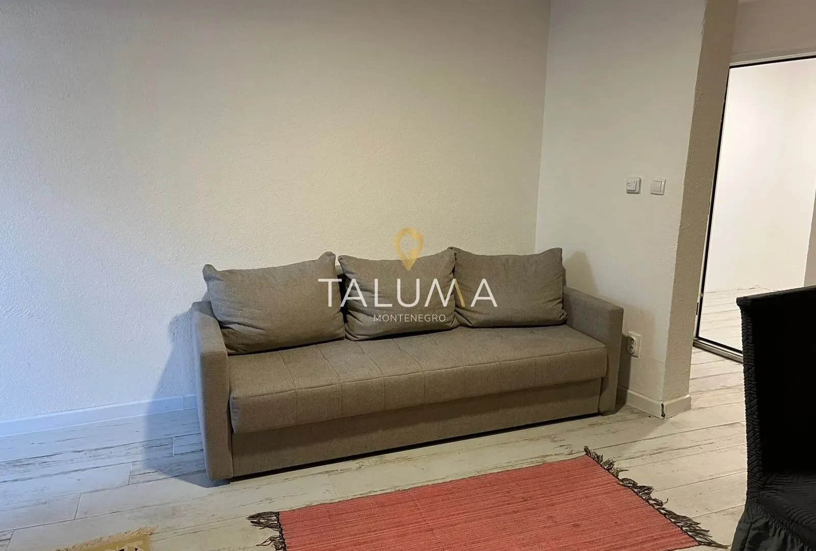 Izdavanje, jednosoban stan, 42m², Stara Varoš, Podgorica