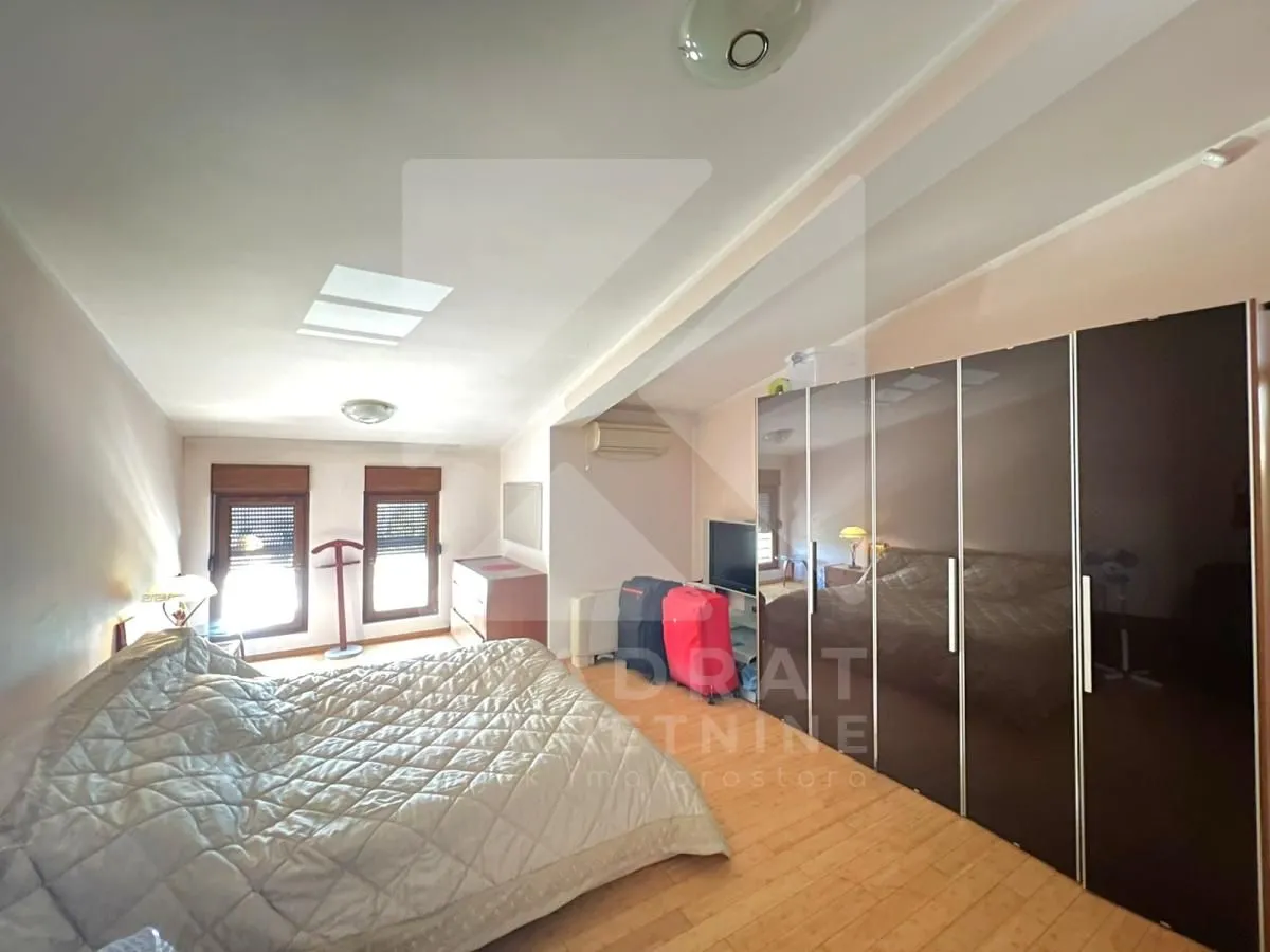 Prodaja, petosoban stan, 193m², Preko Morače, Podgorica
