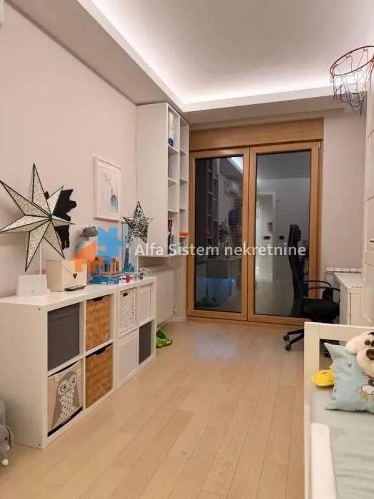Rent, four bedroom apartment, 103m², Stari Grad, Beograd
