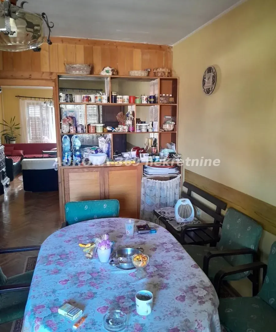 Prodaja, kuća, 161m², Futog, Novi Sad Sve Podlokacije