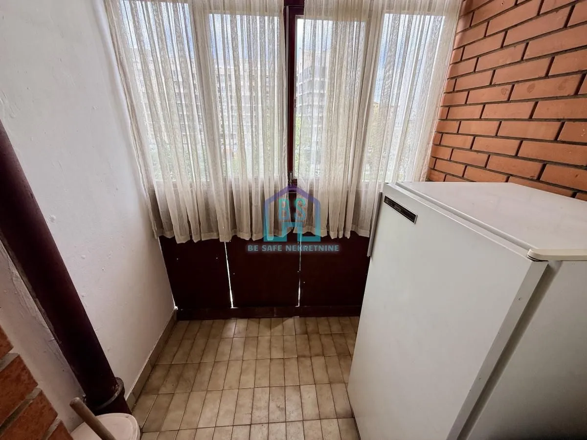 Prodaja, trosoban stan, 74m², Bulevar Oslobodjenja, Novi Sad Sve Podlokacije