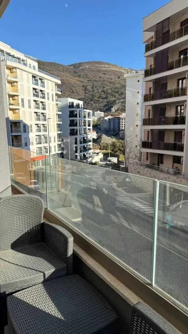 Rent, one bedroom apartment, 45m², Bečići, Budva