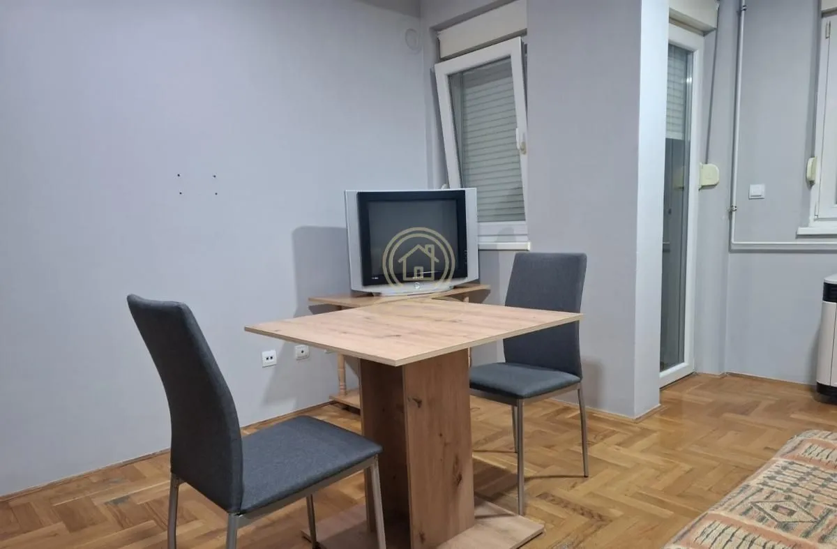 Izdavanje, garsonjera, 30m², Centar, Kragujevac