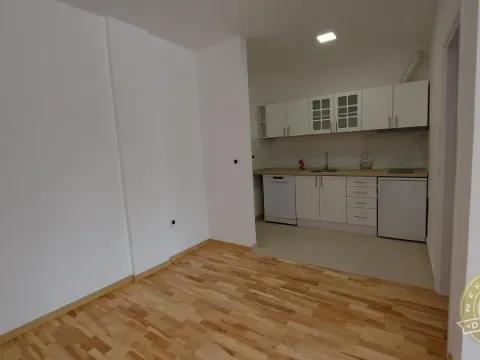 Izdavanje, dvosoban stan, 45m², Petrovaradin, Novi Sad - image 4
