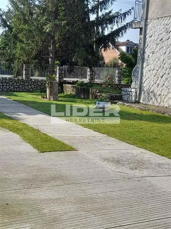 Prodaja, kuća, 347m², Baranda, Opovo