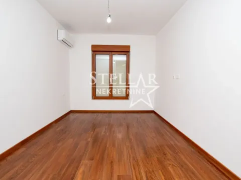 Izdavanje, poslovni prostor, 96m², Master Kvart, Podgorica - image 12