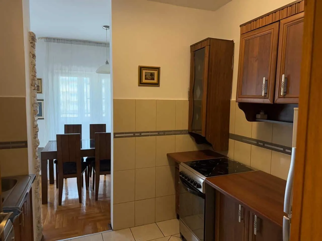 Izdavanje, dvosoban stan, 76m², Stari Aerodrom, Podgorica