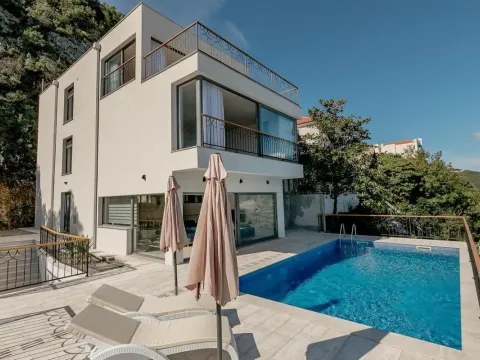 Prodaja, četvorosoban stan, 236m², Njivice, Herceg Novi - image 1