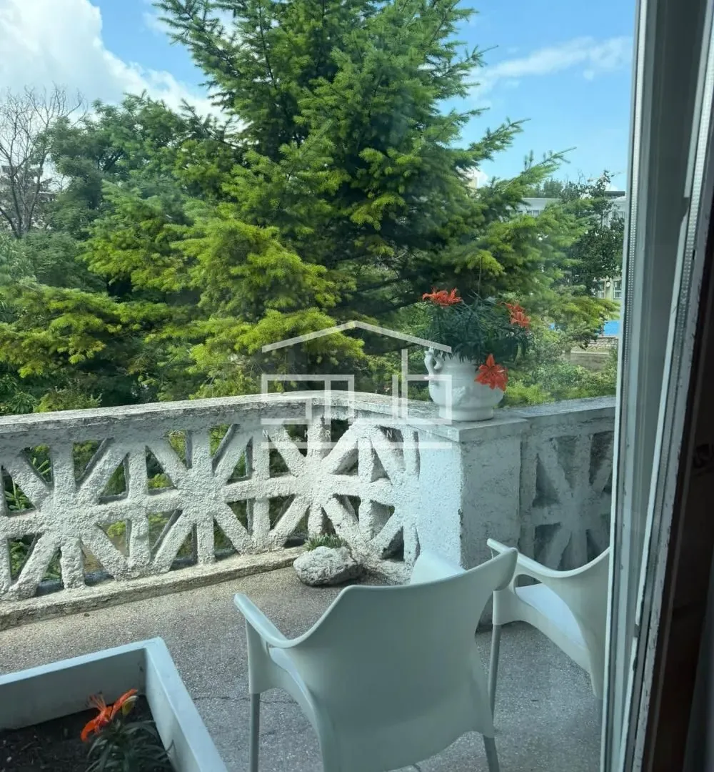 Rent, four bedroom apartment, 150m², Neimar, Vračar Sve Podlokacije