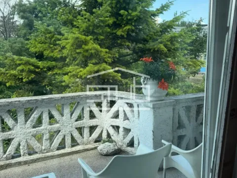 Rent, four bedroom apartment, 150m², Neimar, Vračar Sve Podlokacije - image 8