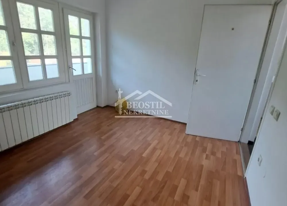 Izdavanje, poslovni prostor, 65m², Šumice, Beograd