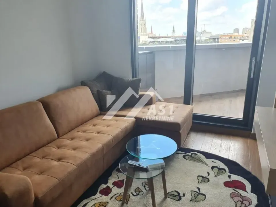 Izdavanje, dvosoban stan, 55m², Centar, Novi Sad