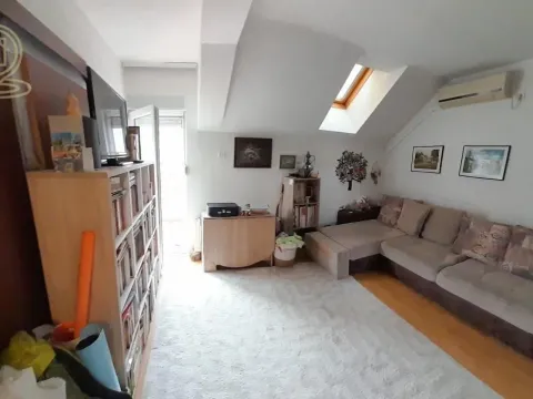 Stan in Adamovićevo Naselje