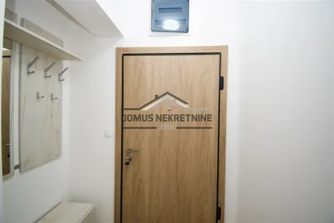 Izdavanje, dvosoban stan, 70m², Master Kvart, Podgorica - image 11