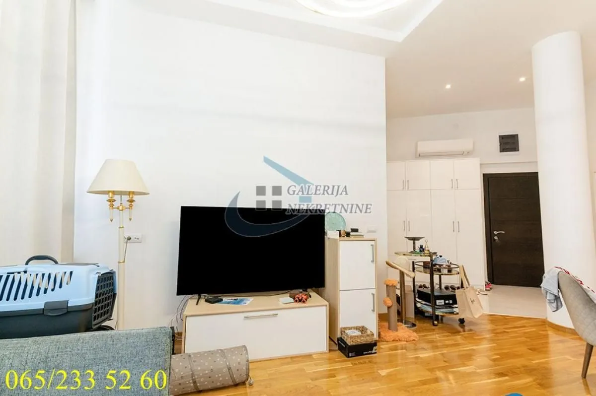 Sale, two bedroom apartment, 61m², Vračar Hram, Vračar Sve Podlokacije