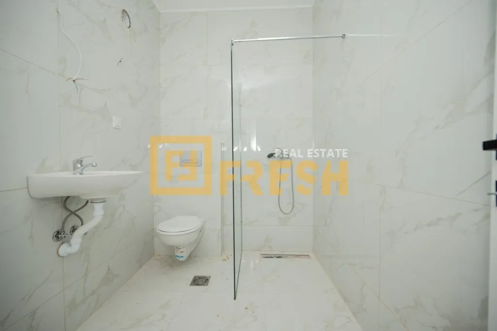 Prodaja, trosoban stan, 131m², Krivi Most, Podgorica