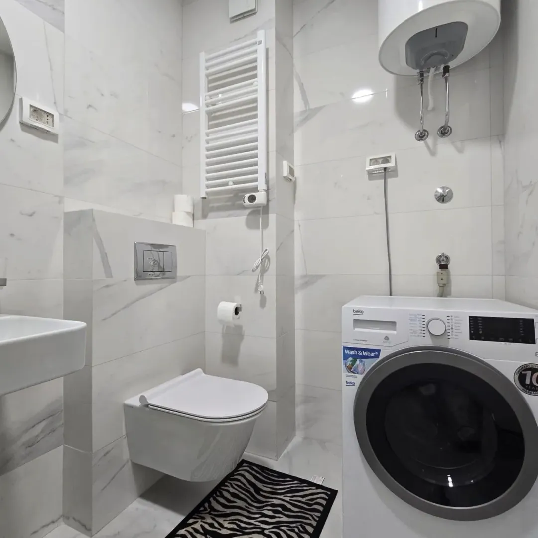 Izdavanje, jednosoban stan, 54m², Central Point, Podgorica