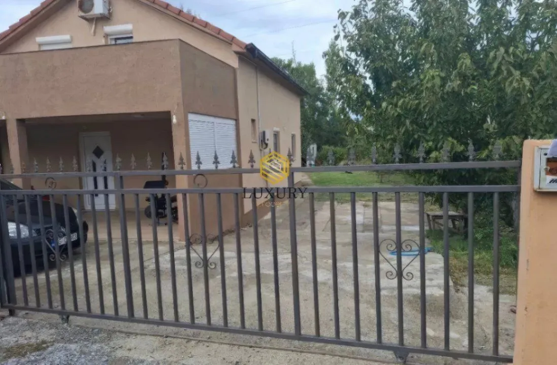 Rent, house, 180m², Masline, Podgorica