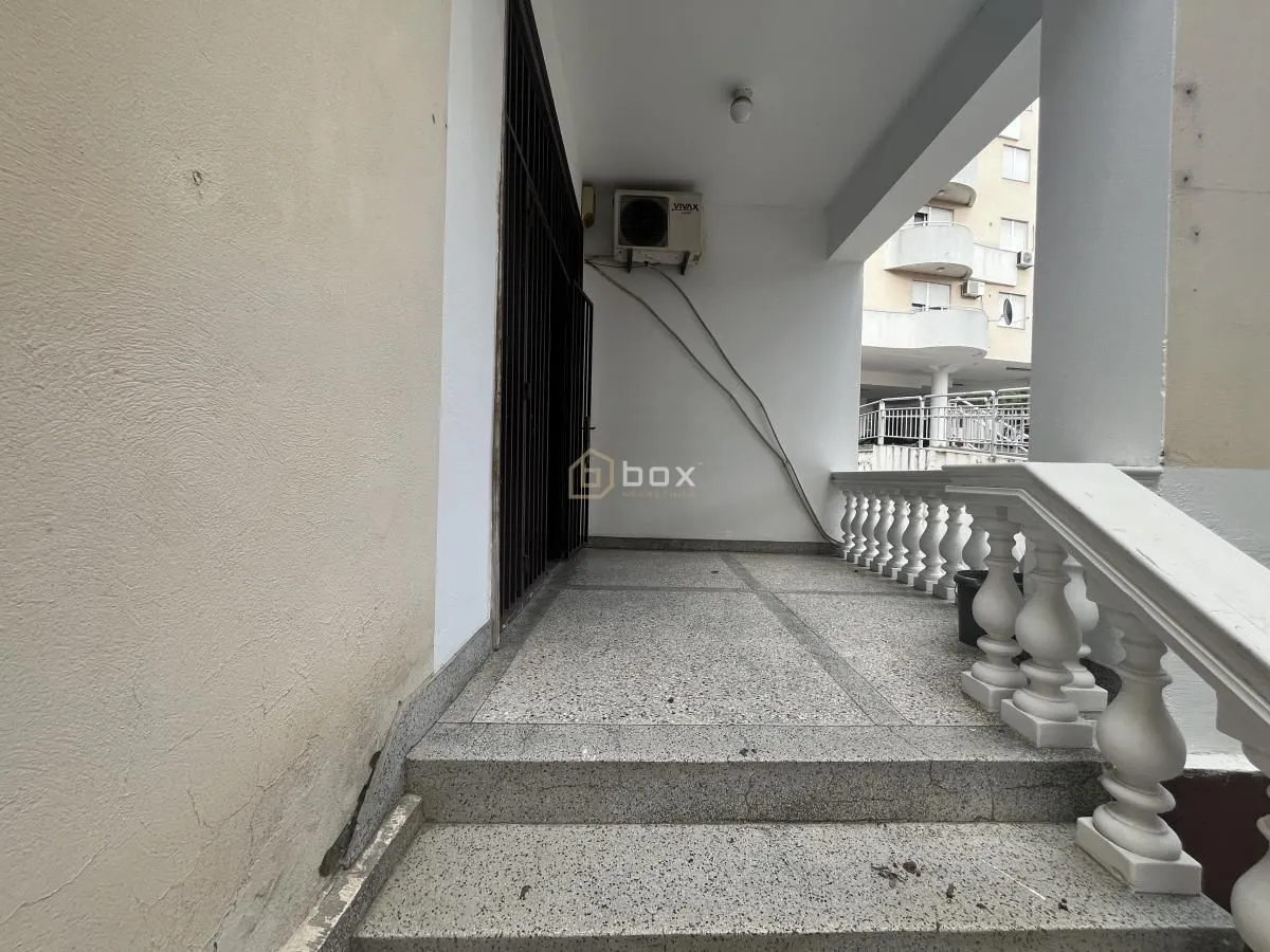 Rent, office space, 90m², Medijana, Niš