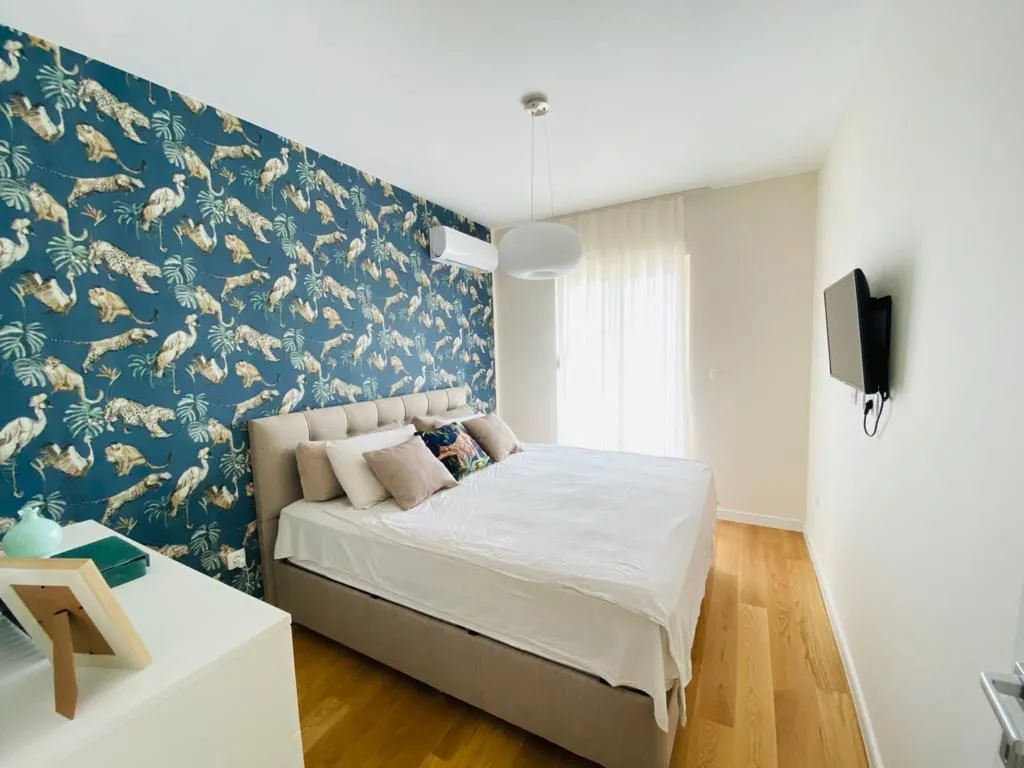 Izdavanje, trosoban stan, 94m², Central Point, Podgorica