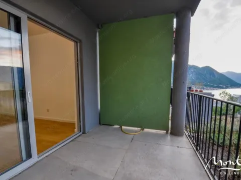 Sale, two bedroom apartment, 75m², Dobrota, Kotor - image 4