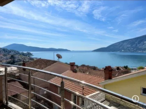 Izdavanje, trosoban stan, 130m², Igalo, Herceg Novi - image 2