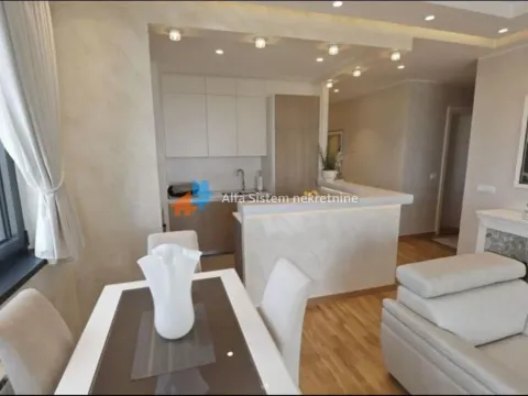 Rent, four bedroom apartment, 90m², Savski Venac, Beograd - image 8