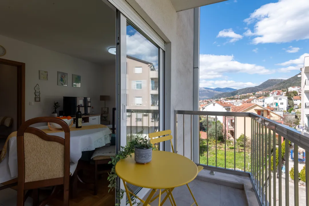 Rent, one bedroom apartment, 46m², Tivat, Crna Gora