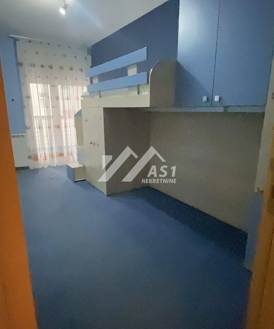 Izdavanje, četvorosoban stan, 100m², Centar, Novi Sad