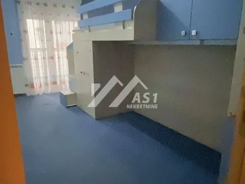 Izdavanje, četvorosoban stan, 100m², Centar, Novi Sad - image 6